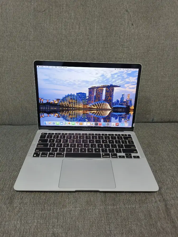 MacBook Air M1 Retina 13in 2020 ( ibox)Chip Apple M1
Ram 8GB
SSD 256GB