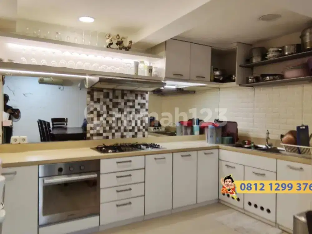 Cantik Rapih! Siap Huni - Rumah 3 Lantai Janur Elok Kelapa Gading