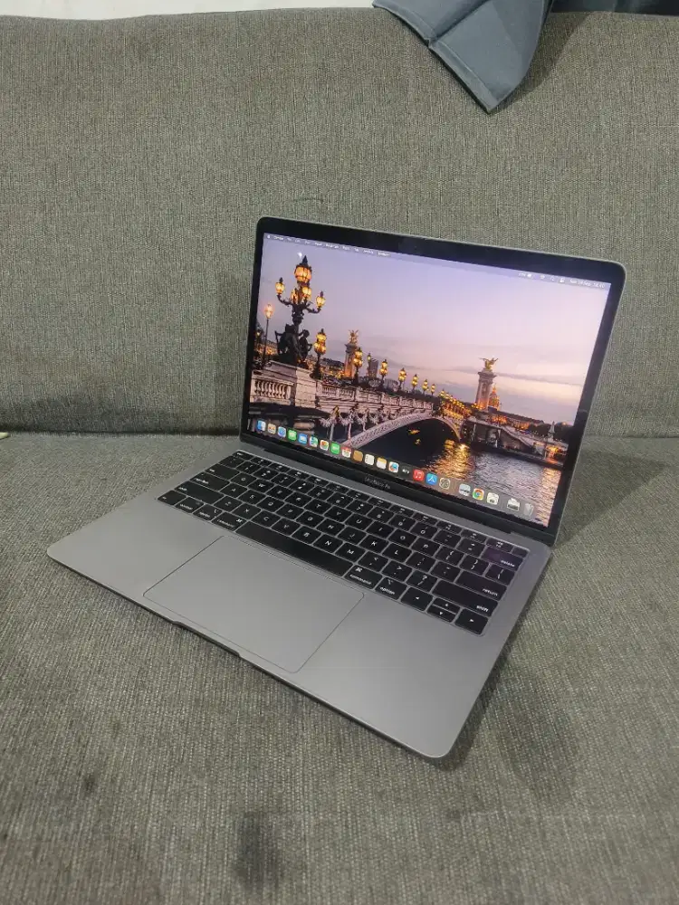 MacBook Air 13-inch,2019
Keyboard Nyala
Core i5
Ram 8 GB
SSD 128 GB
