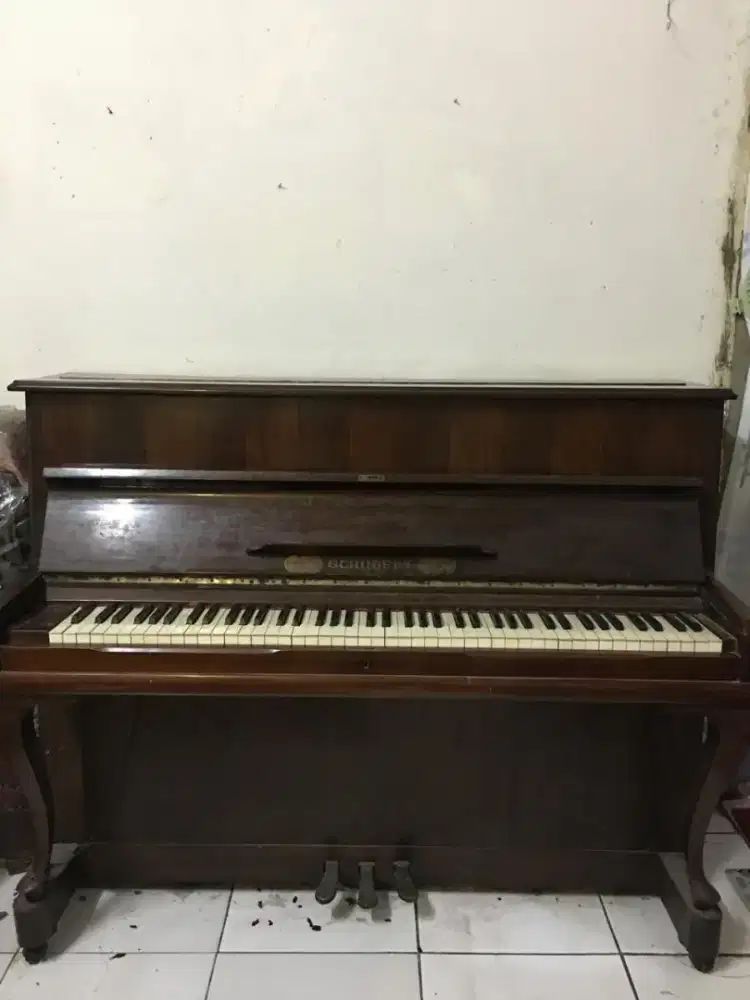 Di jual Piano klasik