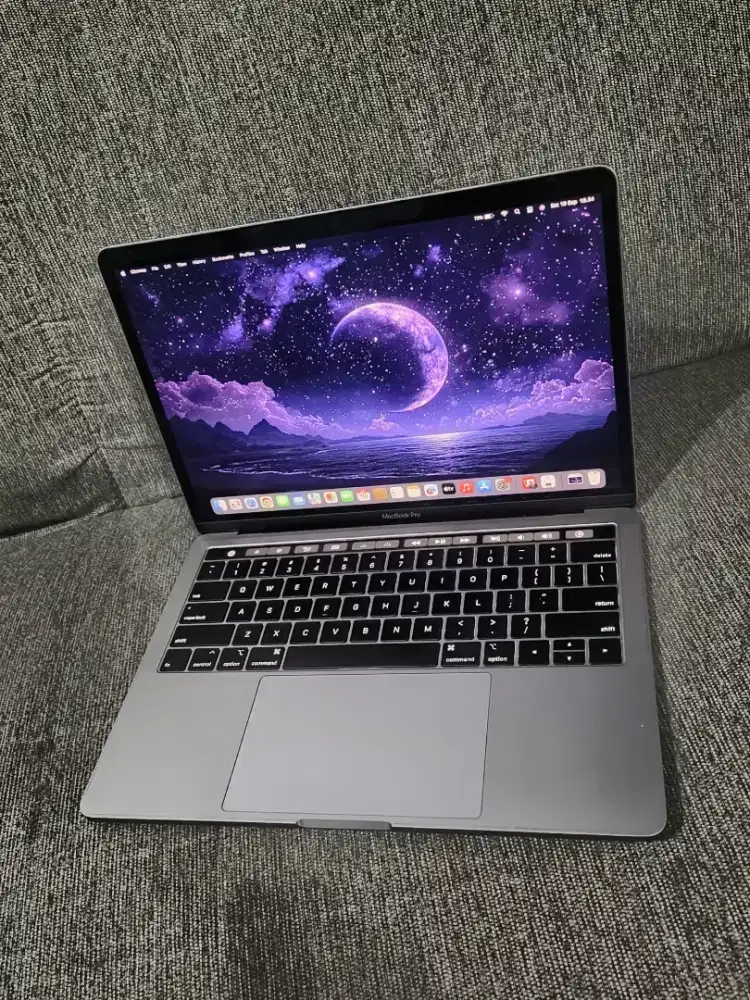 MacBook Pro Retina 13-inch, 2018 (Toschbar) Core i5
Ram 8 GB
SSD 256GB