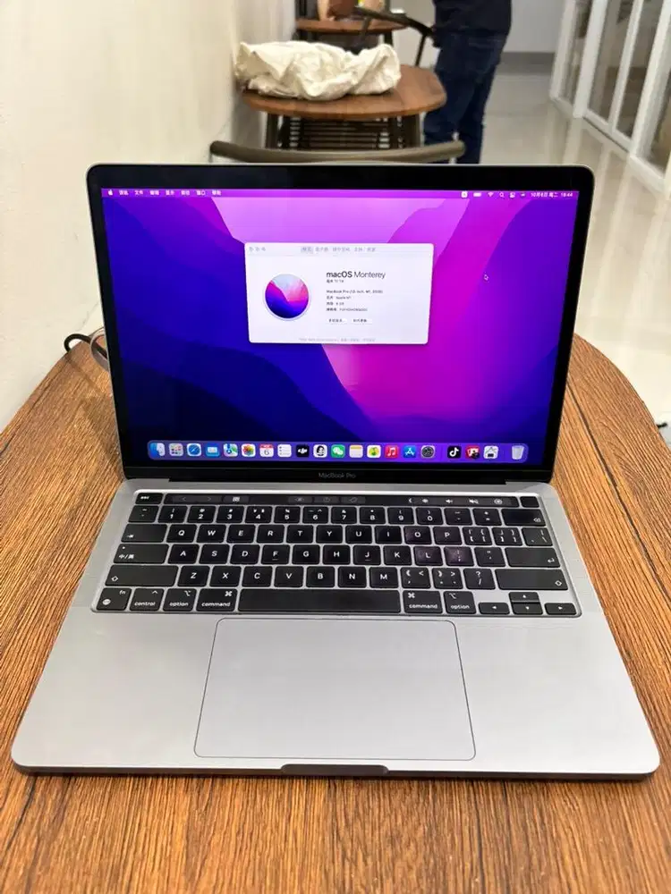 MacBook pro m1 2020 8/256 SECOND