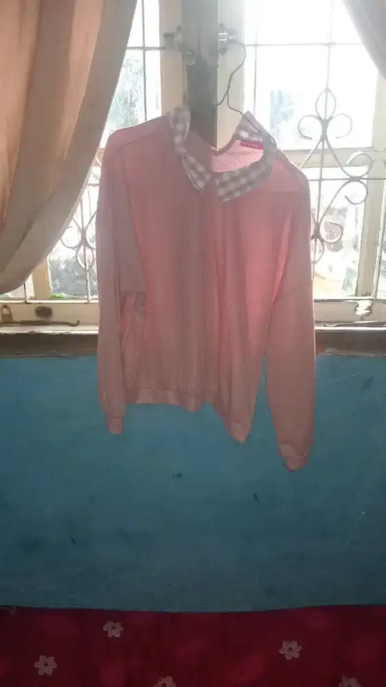 Sweater rajut pink kerah kotak-kotak