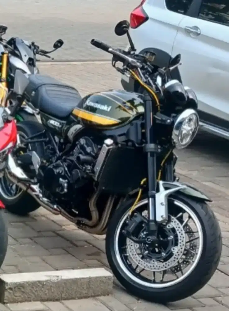 Kawasaki z900rs lime green yellow