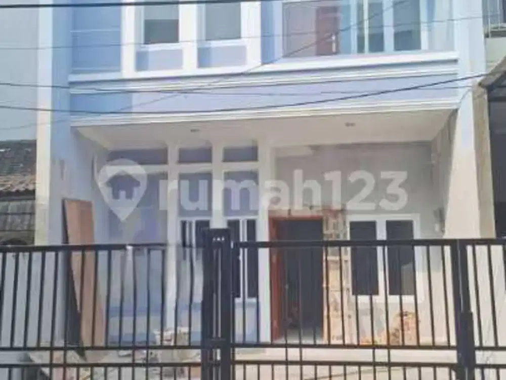 Rumah 2 Lantai Bagus Unfurnished SHM di Janur Kuning, Jakarta Utara