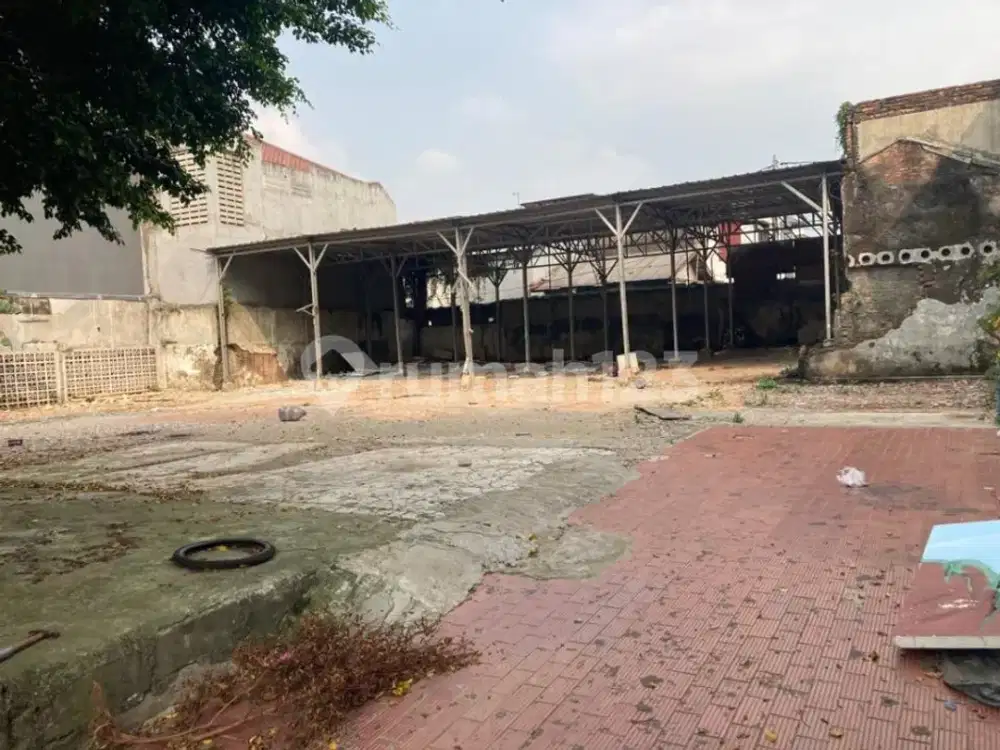 Tanah Komersial Daerah Kemandoran Lebar 718m2, Shgb
