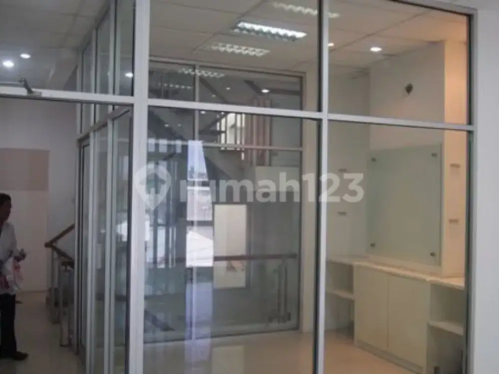 Rukan 3lt di Jakarta Barat Sebelah Mall Anggrek, Lt 100m2