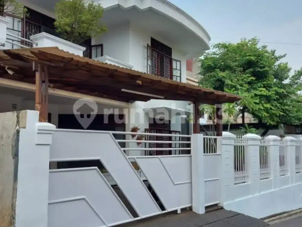 Rumah Dukuh Raya Kebayoran Lama, Jaksel, Bagus Rapi 252M2/495M2, 6 Kamar, 2 Lantai Dekat Gancit Mall