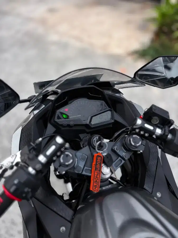 Dijual kawazaki ninja 250 cc warna abu