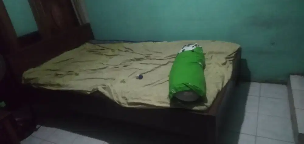tempat tidur kayu jati