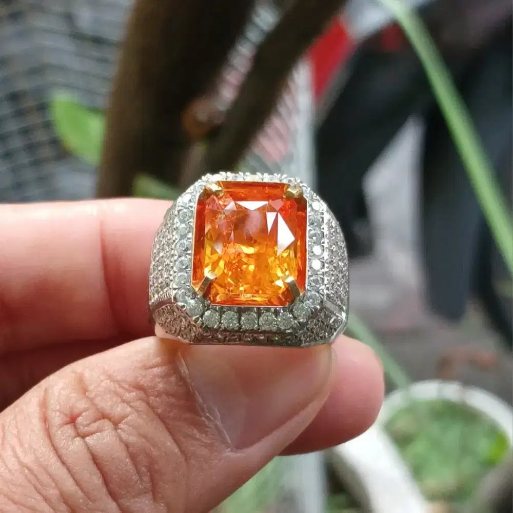 Natural Orange Sapphire Srilanka 7.08 crt