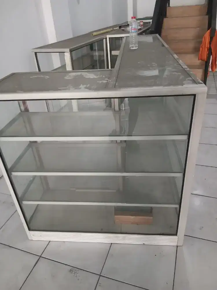 Jual etalase bekas seperti baru