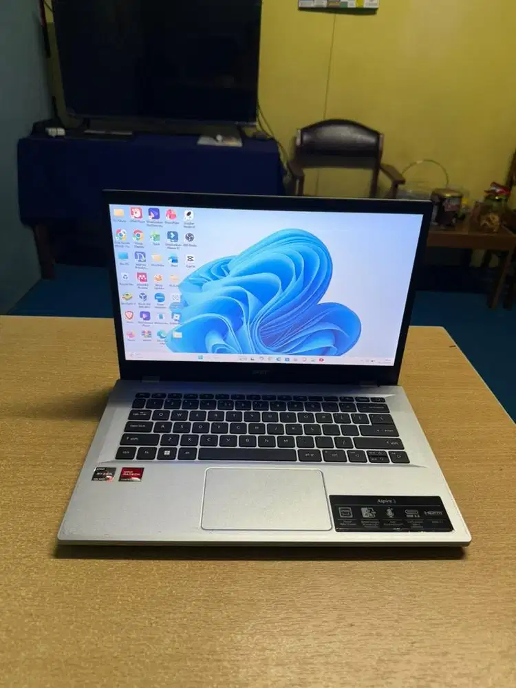 Laptop Acer Aspire A314-23 Amd Ryzen 5-7520 Ram 8GB ddr4 SSD nVme512GB