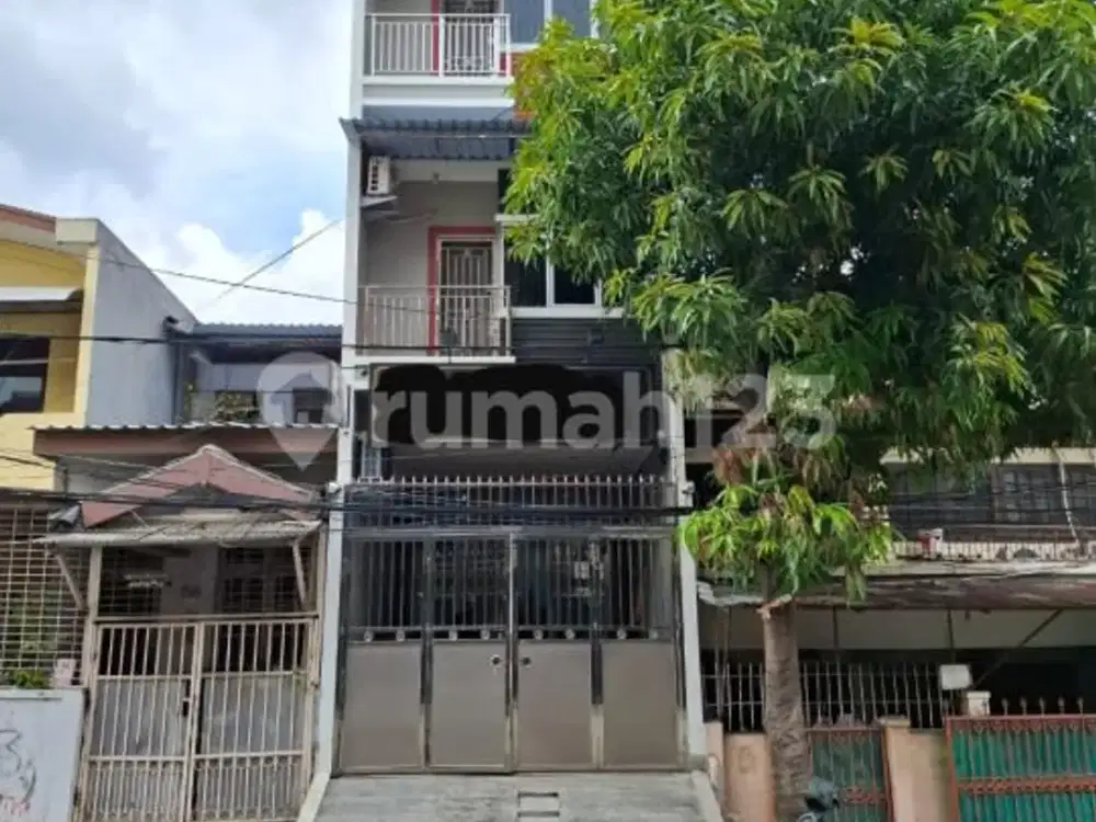 Dijual, Rumah 3 Lantai di Teluk Gong