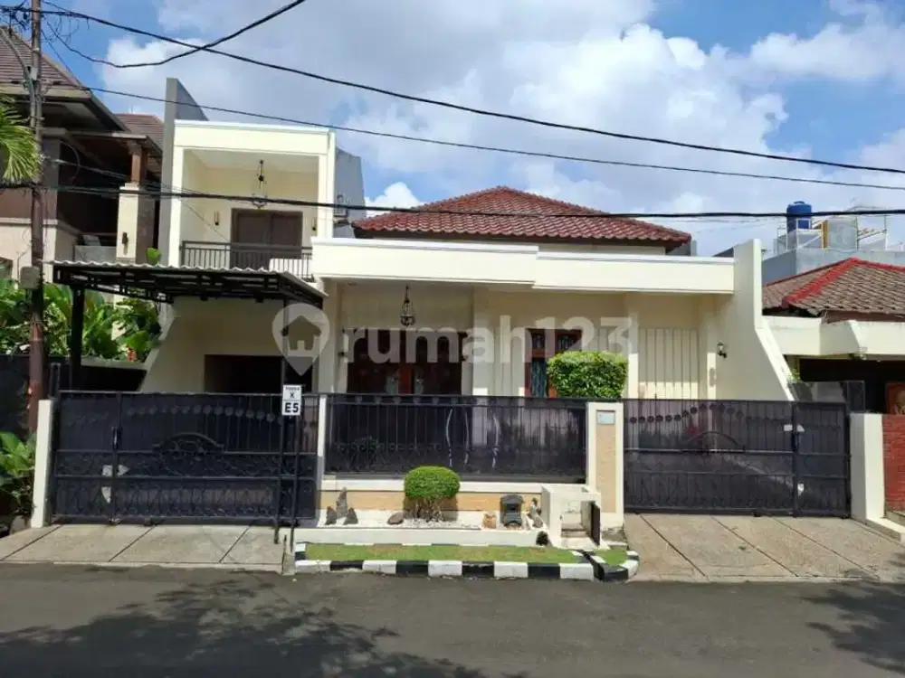 Dijual, Rumah Terawat di Perumahan Tosiga Karmel Kebon Jeruk