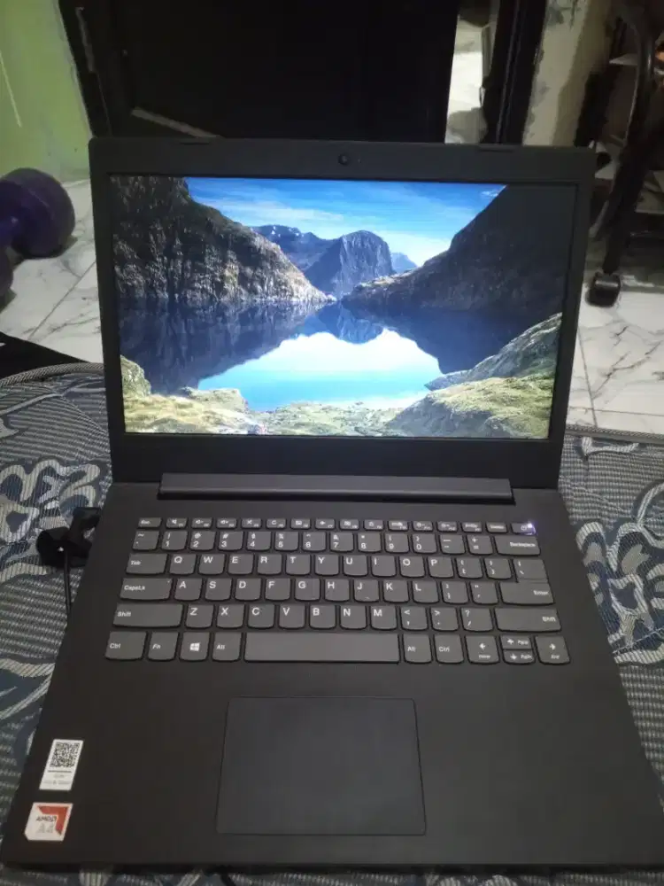 LAPTOP LENOVO BEKAS SEPERTI BARU MASIH FRESH BANGET