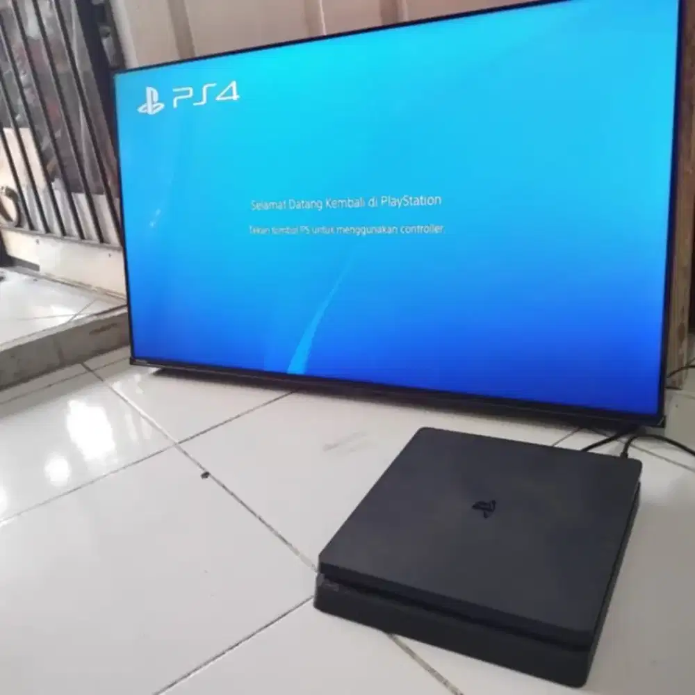 Dijual Smart Tv 40 inch merk Shein dan PS 4 dengan 1 stick HDD 1 tera