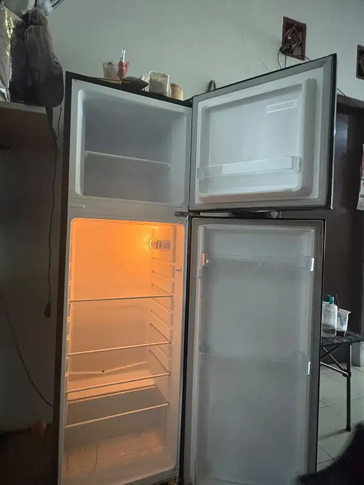 Dijual Kulkas 2 Pintu Changhong