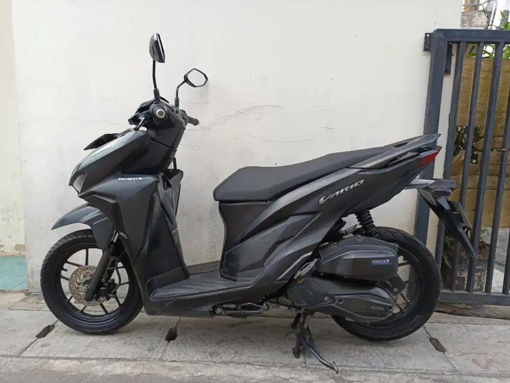Honda vario led new 125 2022 lengkap bagus