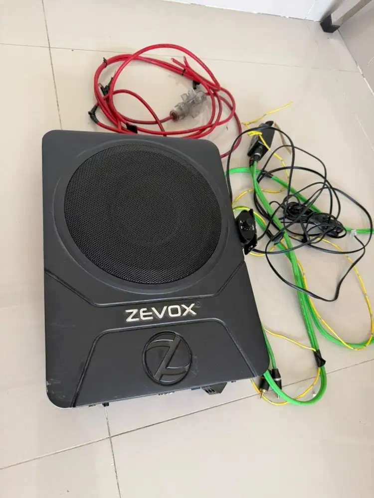 Subwoofer Aktif ZEVOX Model Slim Kolong 8 inch Jok Mobil