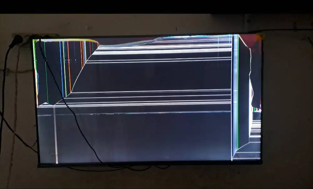 TOSHIBA QLED android 43 dan polytron LED 32