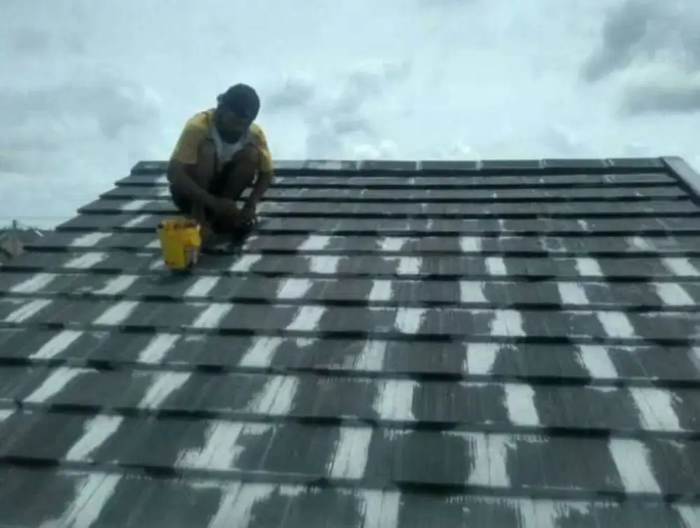 Menerima panggilan untuk perbaikan atap bocor dan renovasi rumah dll
