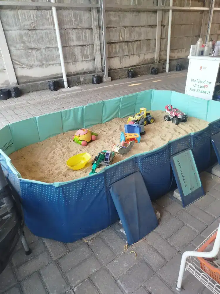 kolam renang 3m Dan pasir pantai