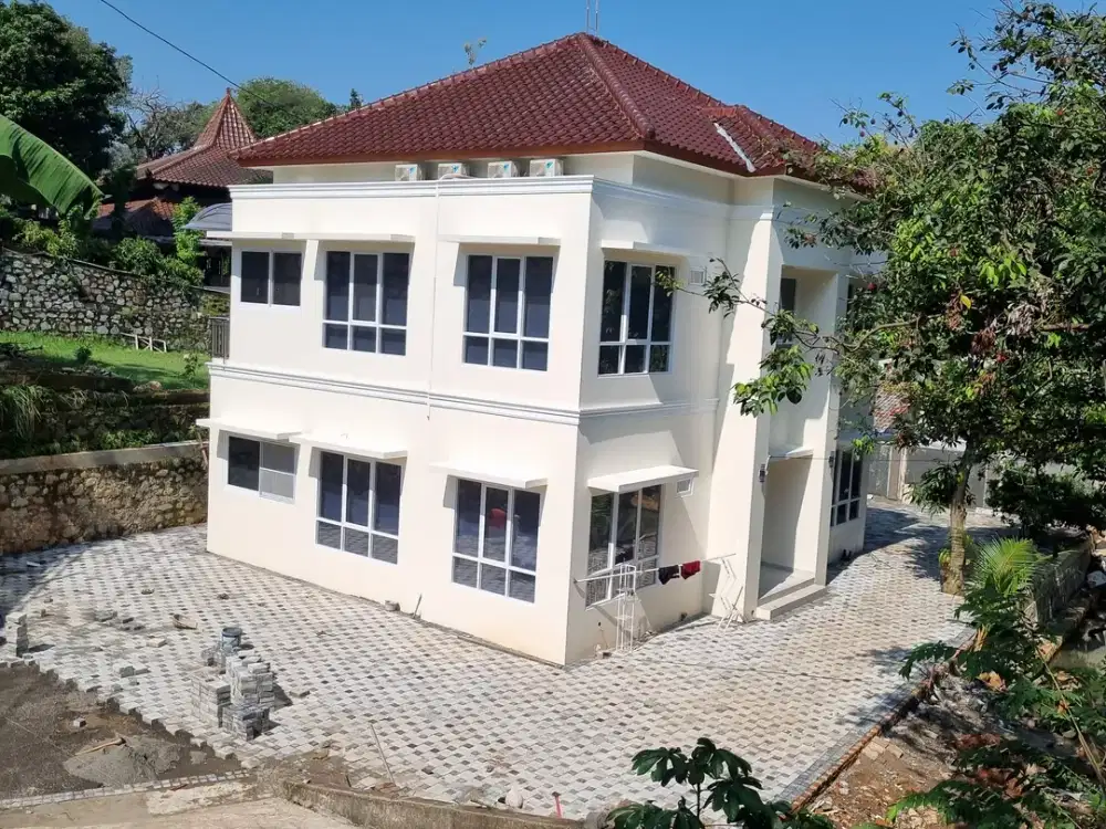 Dijual Villa 2 Lt, 1200 m2, dekat kota wisata, ada kolam, gudang, mushalla LDII