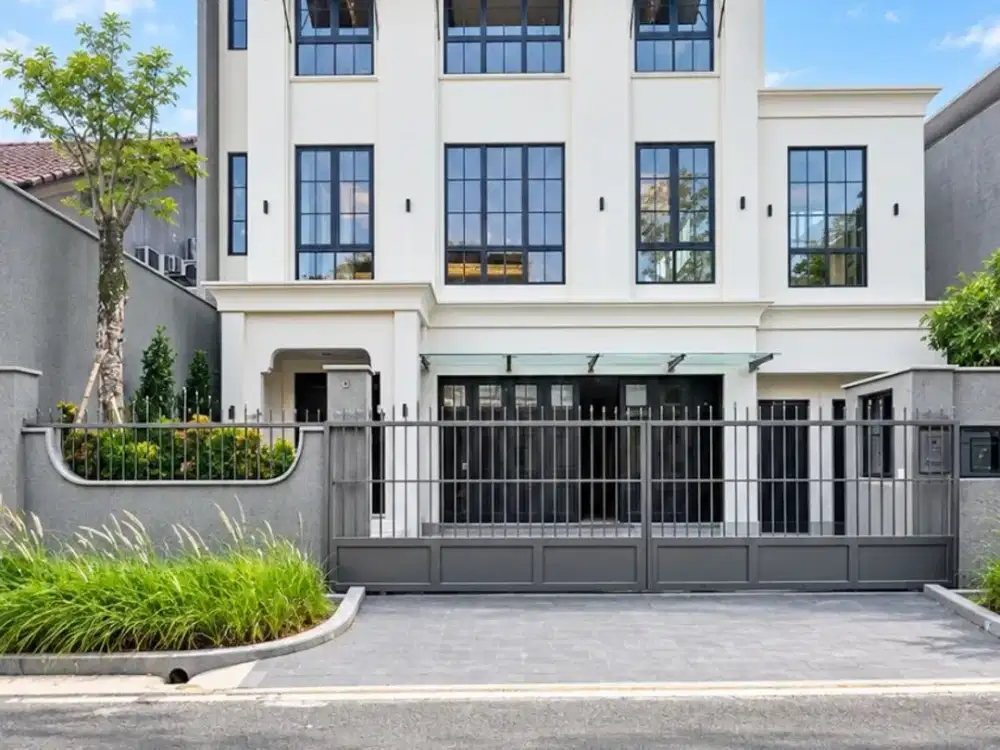 Rumah Dijual Senopati. UNIT NEW, Mewah. Ada Pool, Lift & SPA