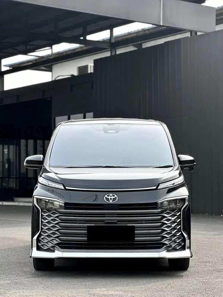 Toyota Voxy 2.0 facelift TSS 2023