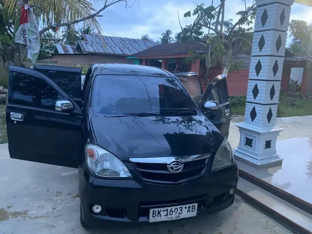 Dijual mobil daihatsu xenia