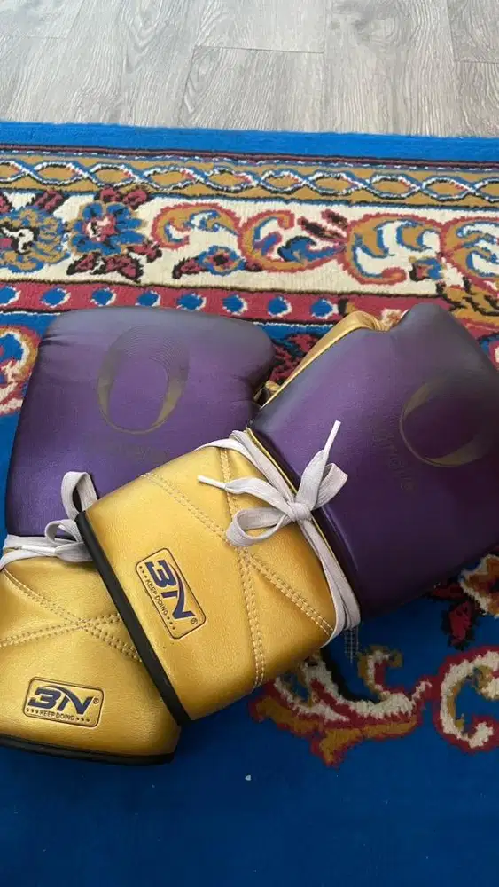 DIJUAL GLOVE BOXING BN CIRCLE