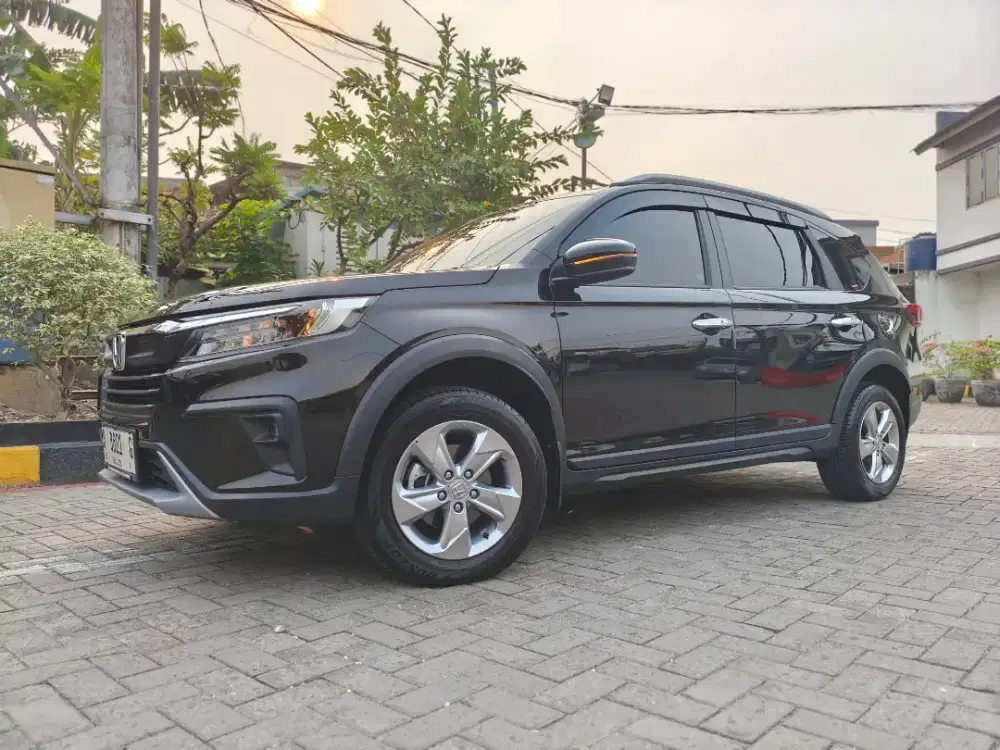 Honda BR-V E CVT KM10rb Istimewa