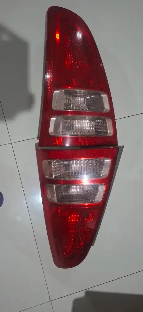 Stoplamp Toyota Kijang Innova 2004–2008  – Sepasang