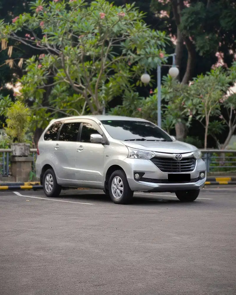 (TDP 25JT) LOW KM 108 RB ! TOYOTA AVANZA 1.3 G AT 2015 SILVER !