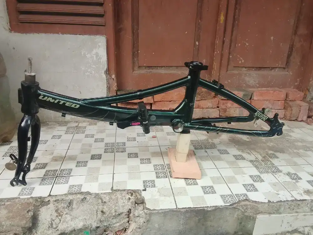 Frame united roar 2