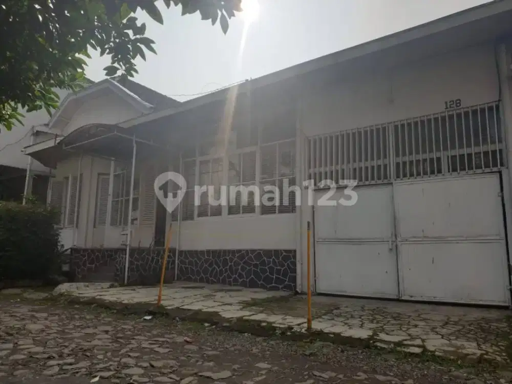Rumah Hitung Tanah Lokasi Prime Di Dago Cocok Untuk Coffe Shop, Guest House Atau Kantor