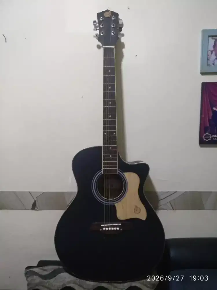 Gitar akustik elektrik Mandalika