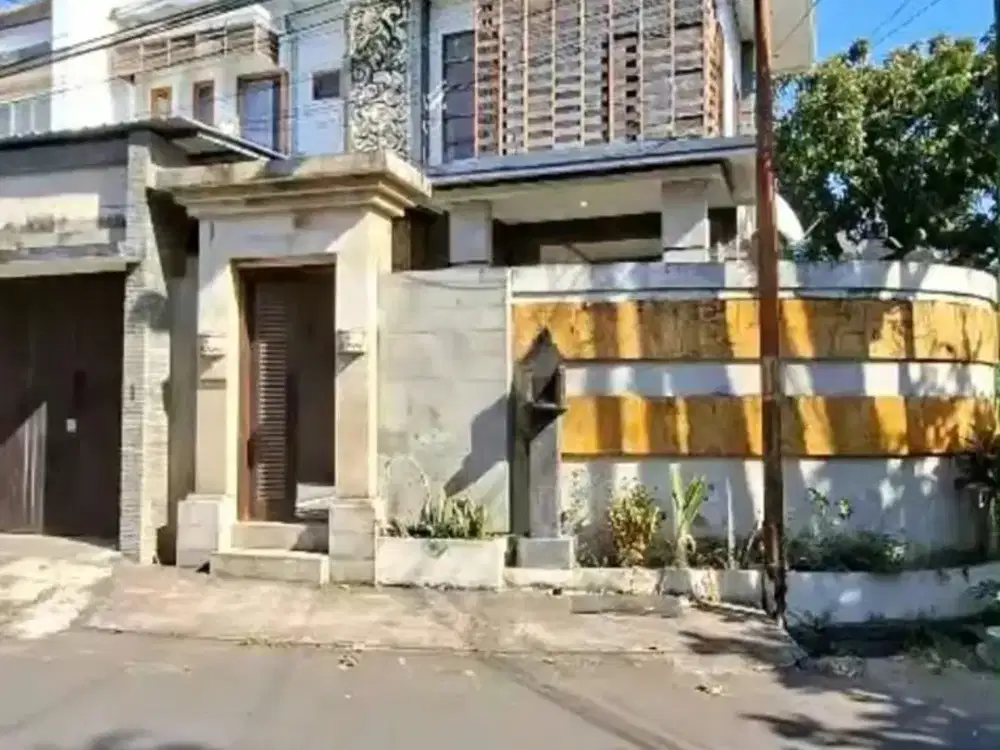 Rumah Hook 4/5BR Semi Furnished di Area Premium Renon