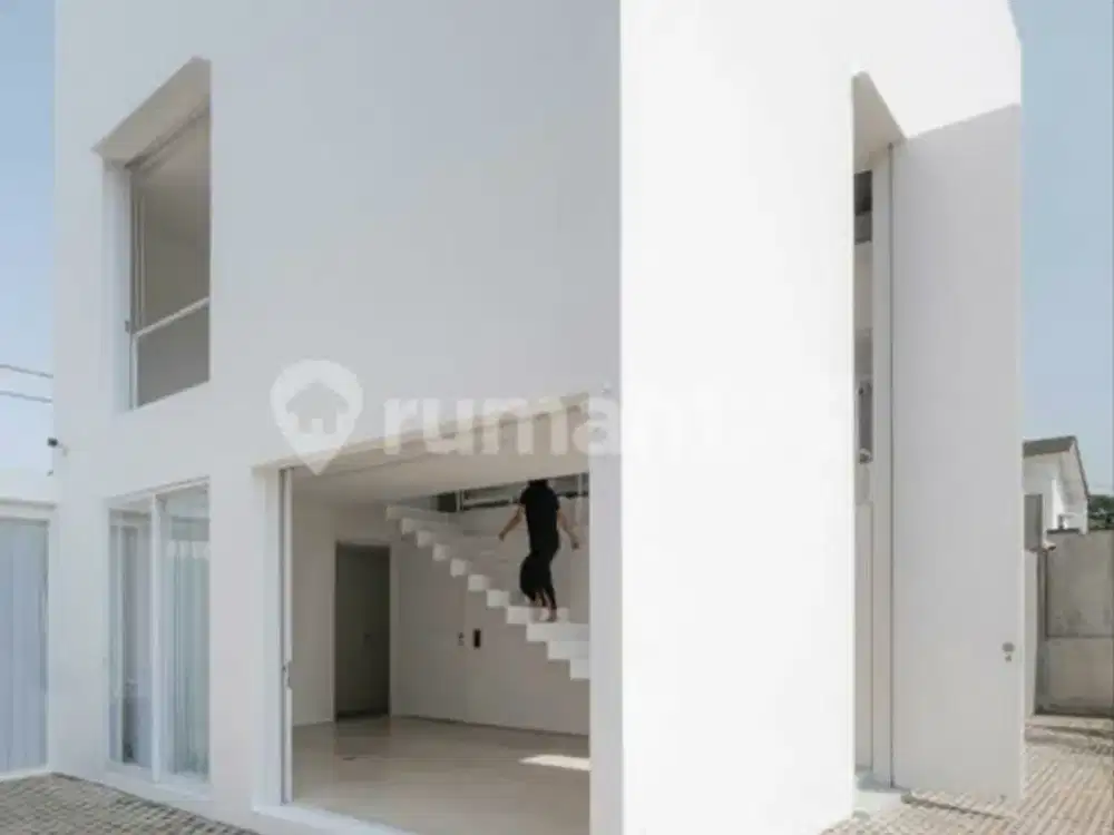 Rumah Kantor Mewah Siap Pakai di Turangga Bandung