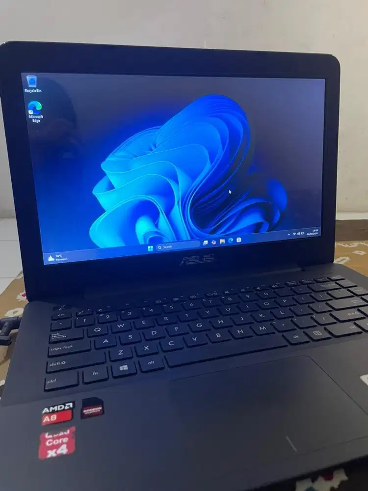 JUAL CEPAT ASUS X454Y / X455YA - UDAH SSD (BUKAN HDD LEMOT)