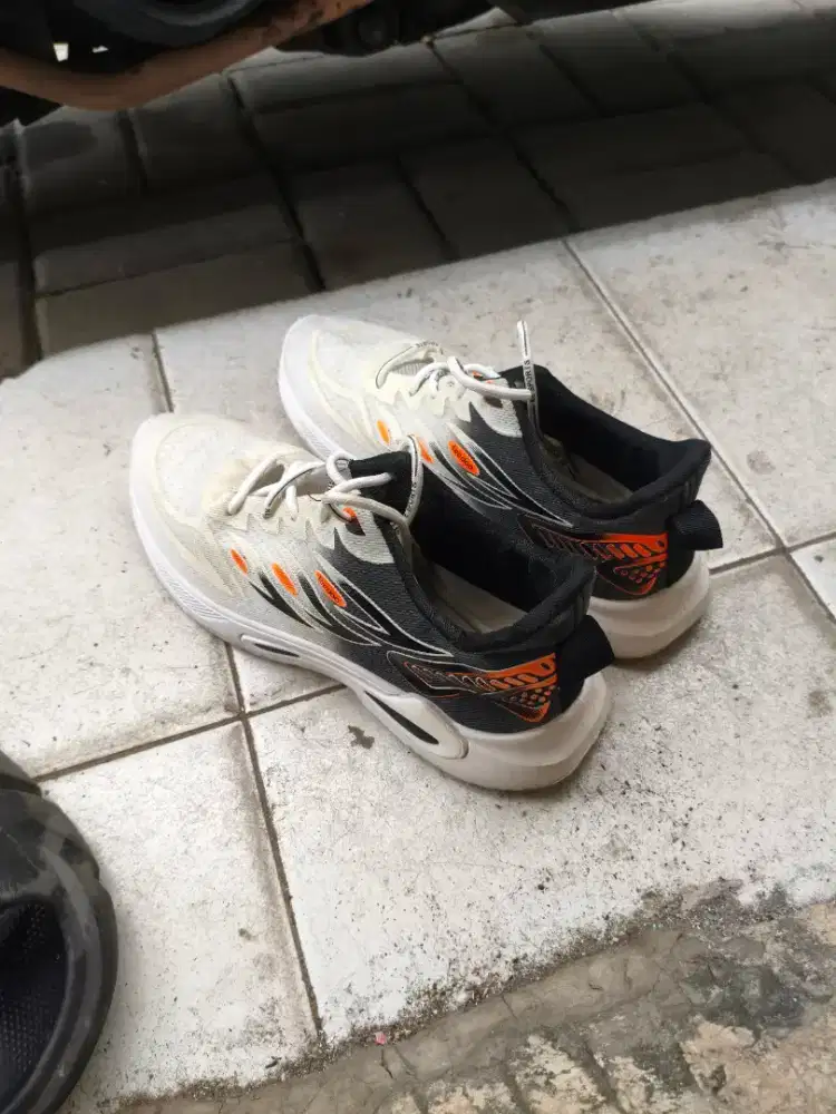 Running / Jogging Shoes / Sepatu Lari Brand Lokal Leedoo Original (43)