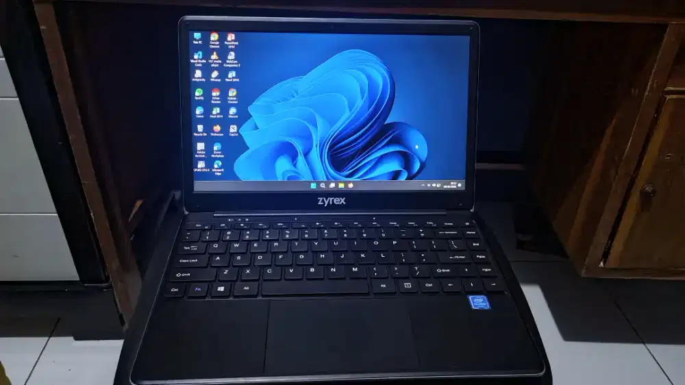 Laptop Zyrex Sky 232