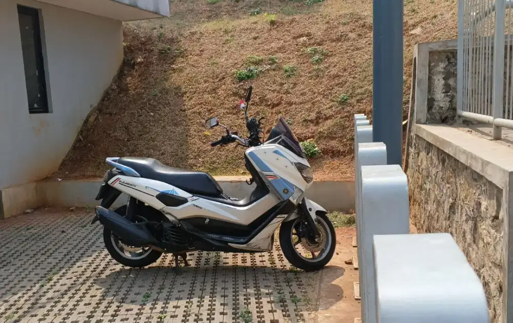 Nmax putih 2017