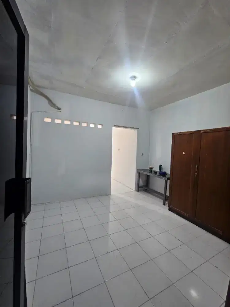 DISEWAKAN RUMAH MURAH STRATEGIS DI MATRAMAN, UTAN KAYU, JAKARTA TIMUR