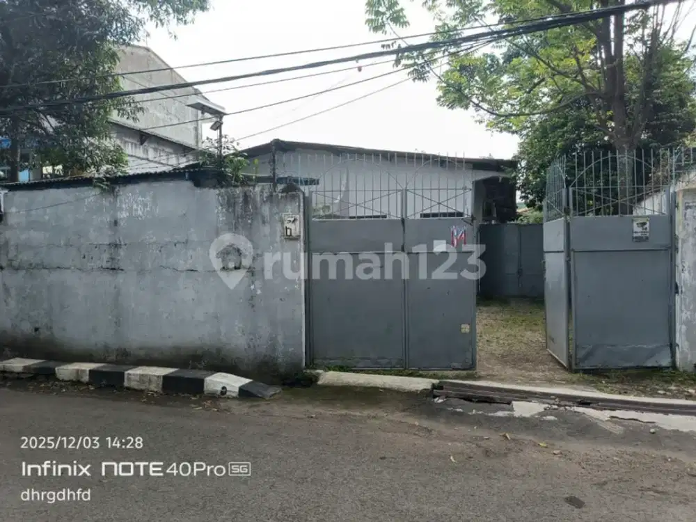 Gudang di Sayap Soekarno Hatta Ibrahim Adji Bandung