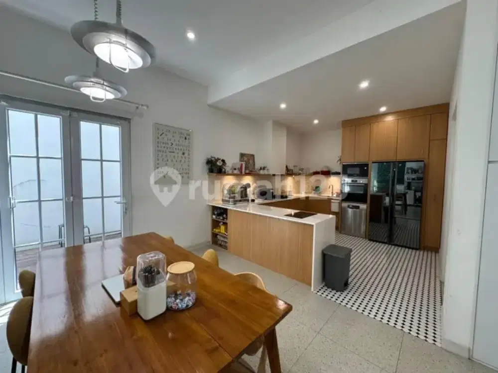 Rumah Lux Bagus di Turangga Buah Batu Bandung