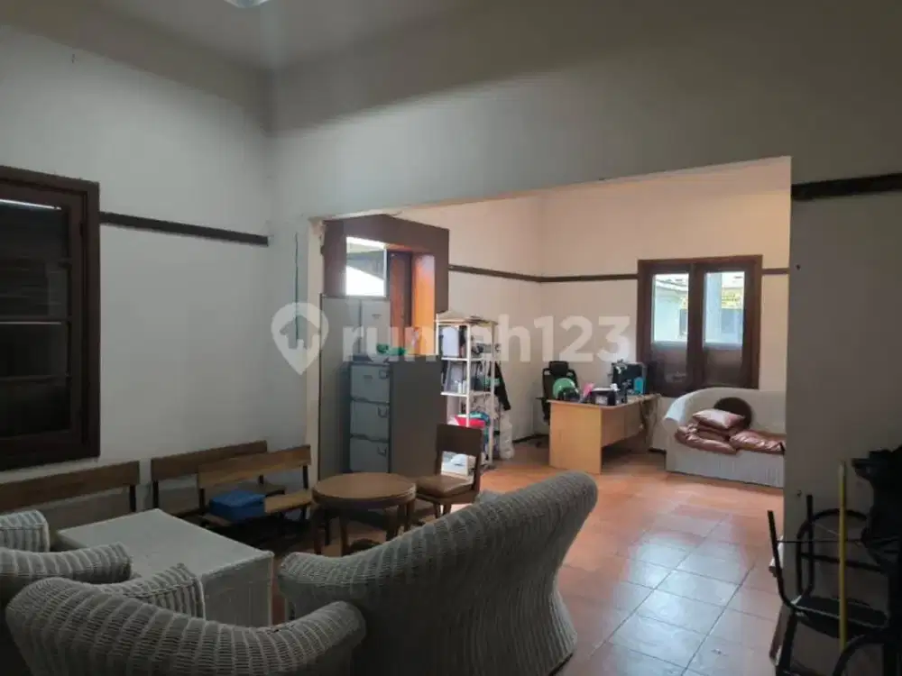 Rumah Ex Cafe Resto di Sayap Riau Bandung Kota