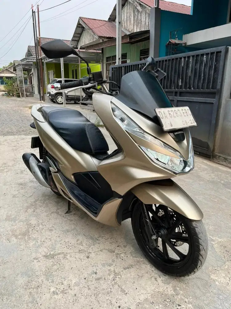 Honda pcx 2018 warna gold