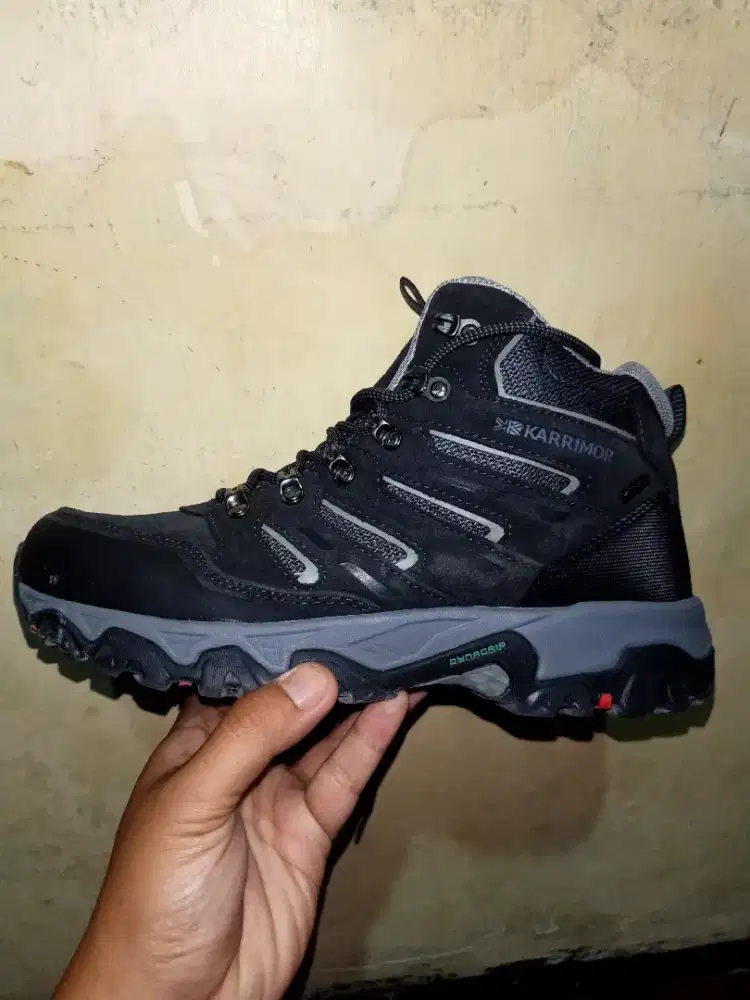 Sepatu hiking Karrimor size 43